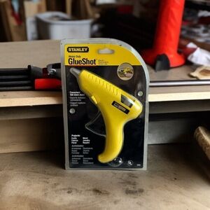 STANLEY Heavy Duty Glue Shot Glue Gun NIP